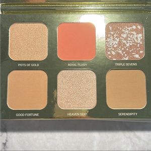 True + Luscious Lucky Glow Palette